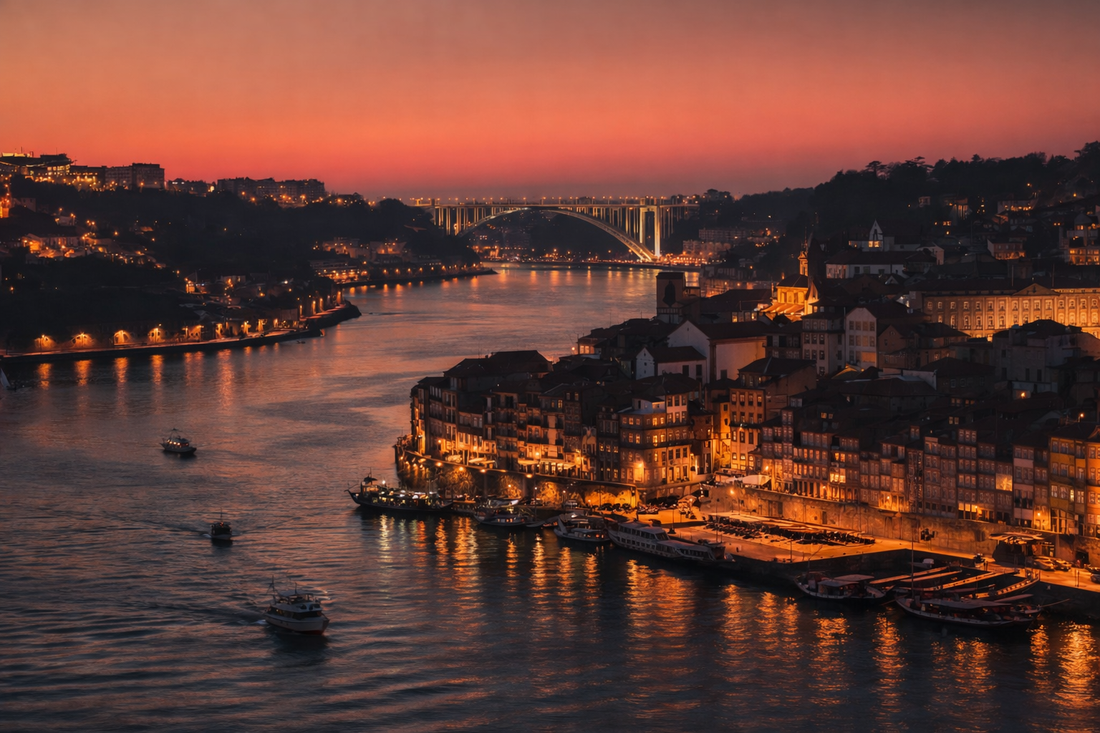 Porto bei Sonnenuntergang am Douro – der Abend, an dem zwei Gläser Portwein die Idee für DIEVINO auslösten.